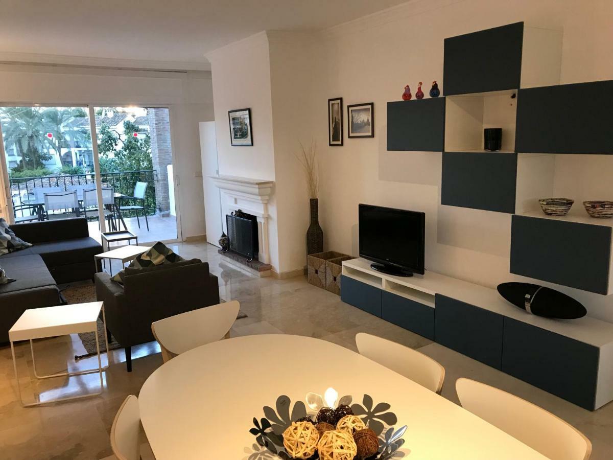 Marbella - Estepona Beach Frontline Apartment Zewnętrze zdjęcie