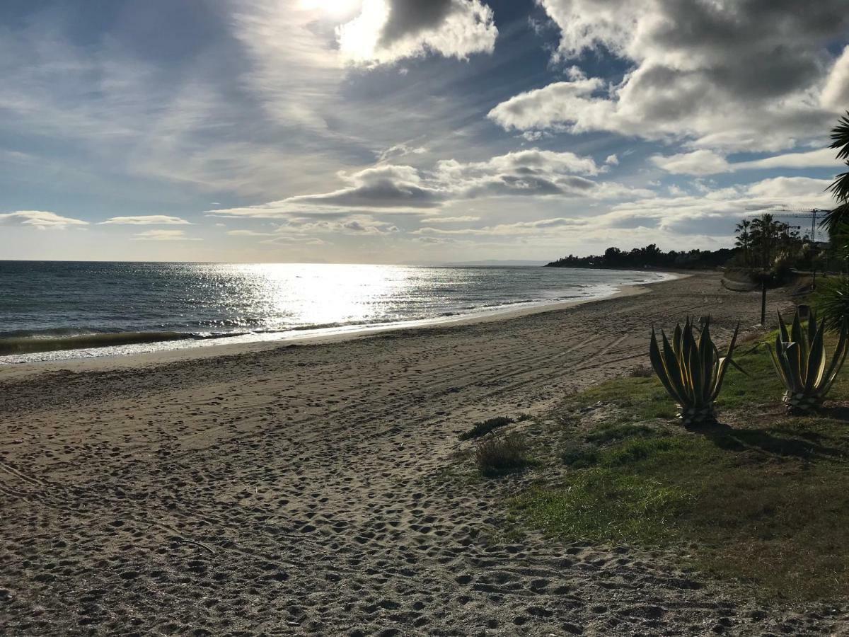 Marbella - Estepona Beach Frontline Apartment Zewnętrze zdjęcie