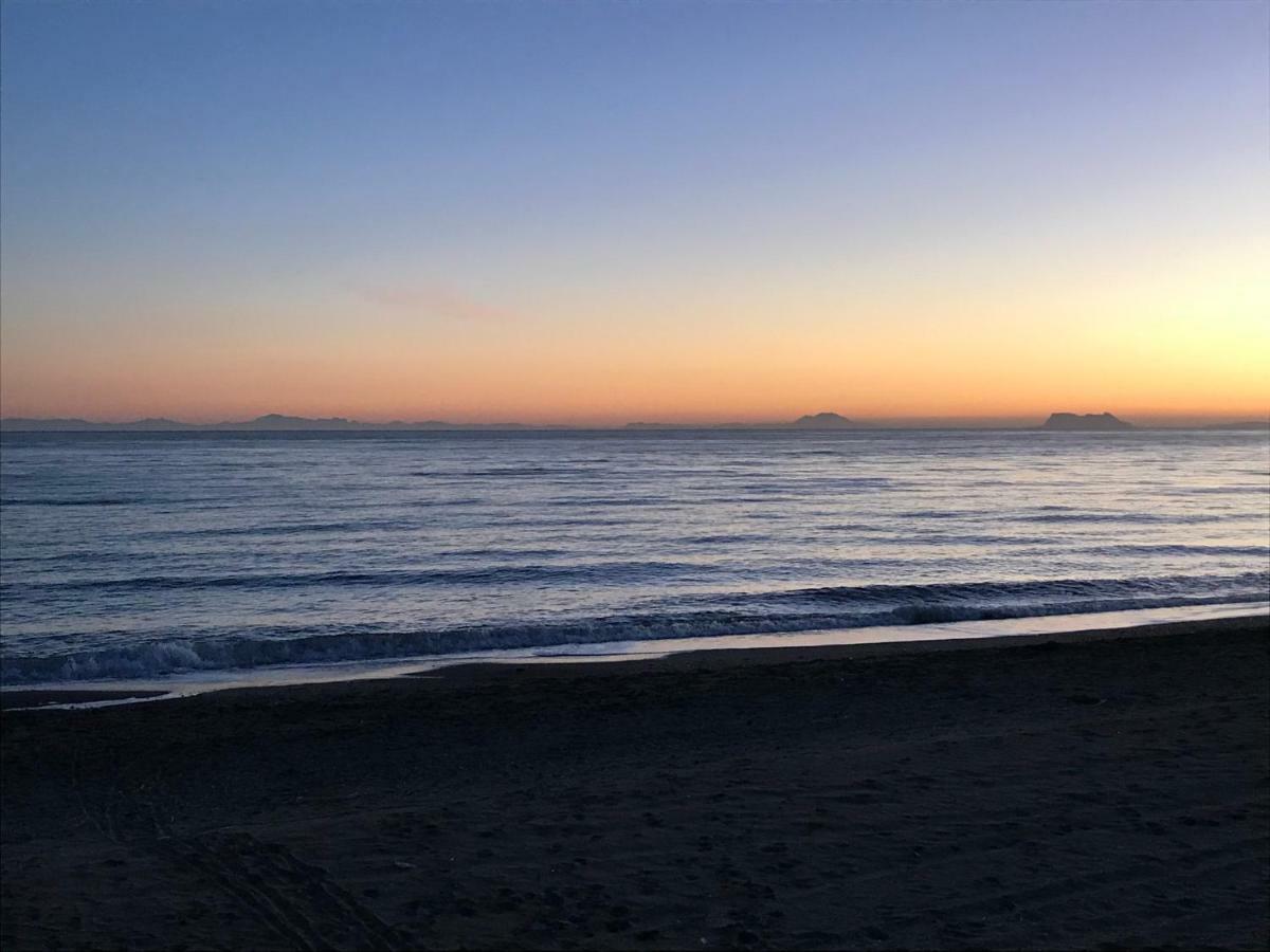 Marbella - Estepona Beach Frontline Apartment Zewnętrze zdjęcie